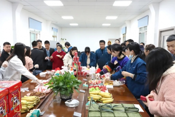 熱辣春日，滾燙人生 | 奧楷機械為女員工發(fā)放"女神節(jié)"禮物